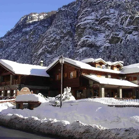 Alpine Bliss A Cosy Retreat * Antey-Saint-André