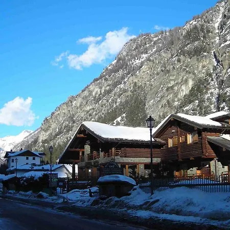 Alpine Bliss A Cosy Retreat Appartamento Antey-Saint-André